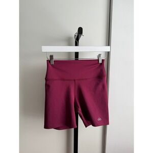 ALO Yoga 5" Airlift Energy Short – Size M – Wild Berry